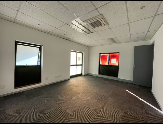 484.54M² OFFICE TO LET IN RIVONIA